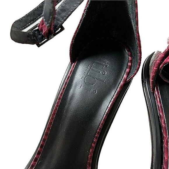 Tibi   - Picture 7 of 9